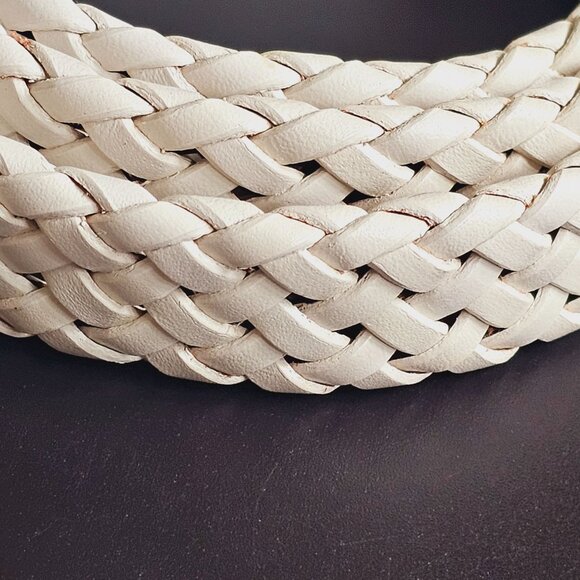 VTG Women's White Leather Braided Woven Belt With Floral Embossed Silver Buckle - Picture 6 of 8